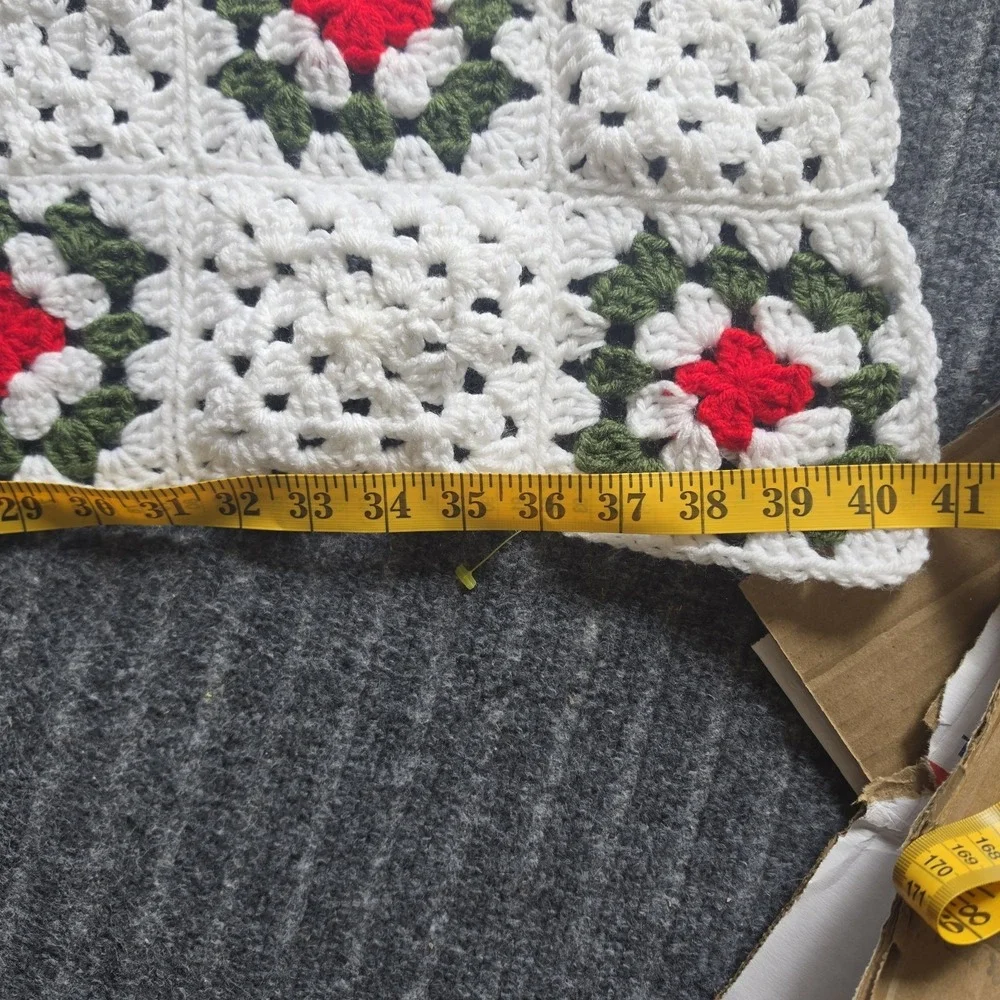 Handmade Crochet Granny Square Afghan Throw Blanket 3D Roses White Floral 50x40